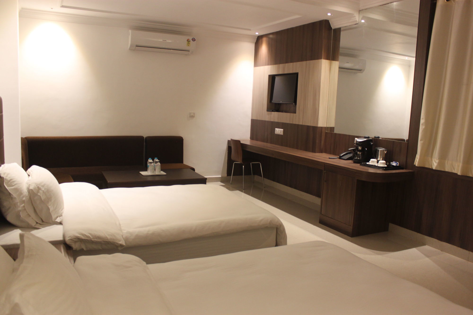 Niranjana Hotel Bodhgaya Стая снимка