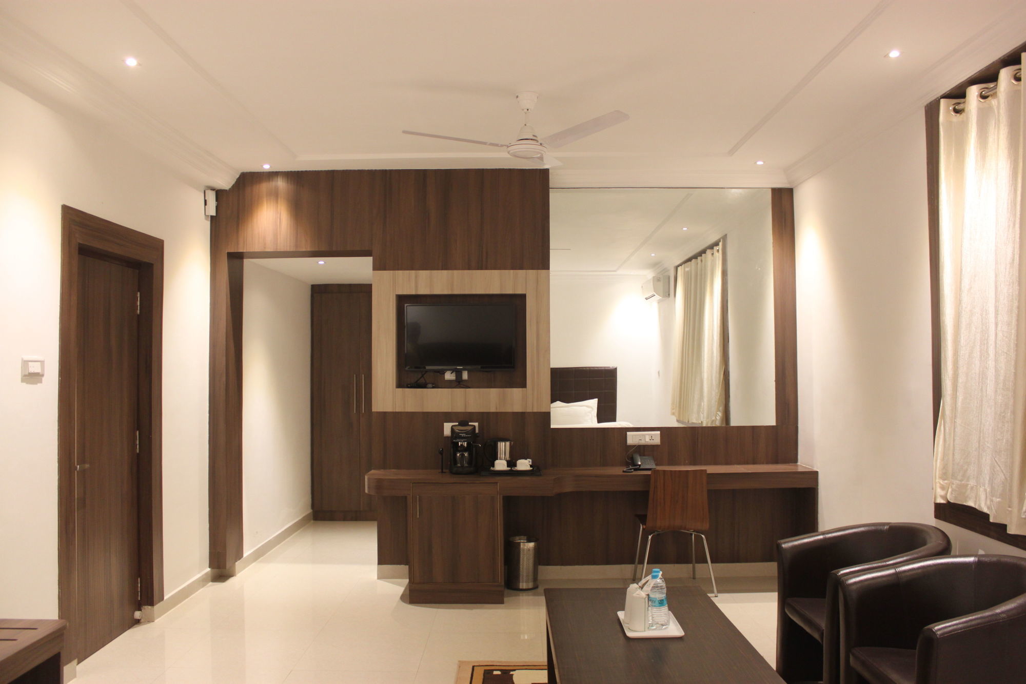 Niranjana Hotel Bodhgaya Стая снимка